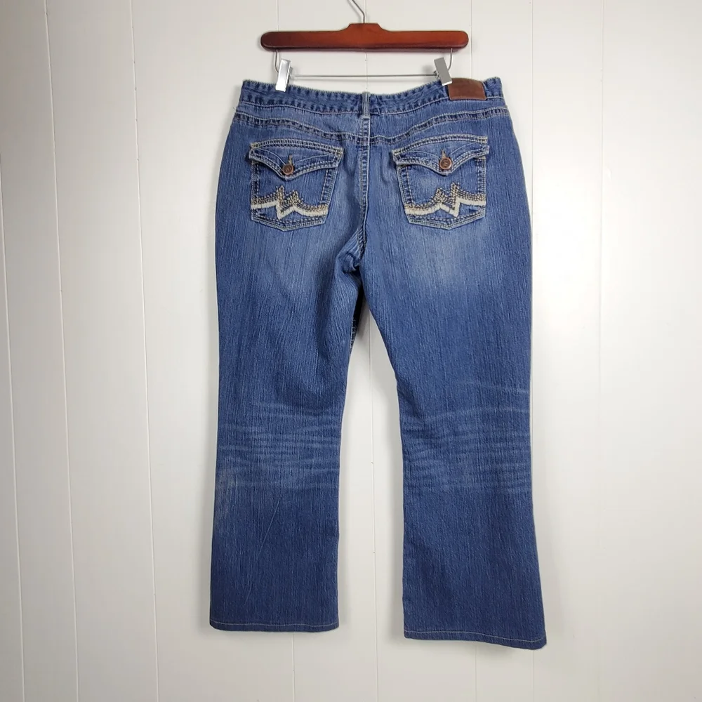 Maurice's boot cut jeans size 13/14